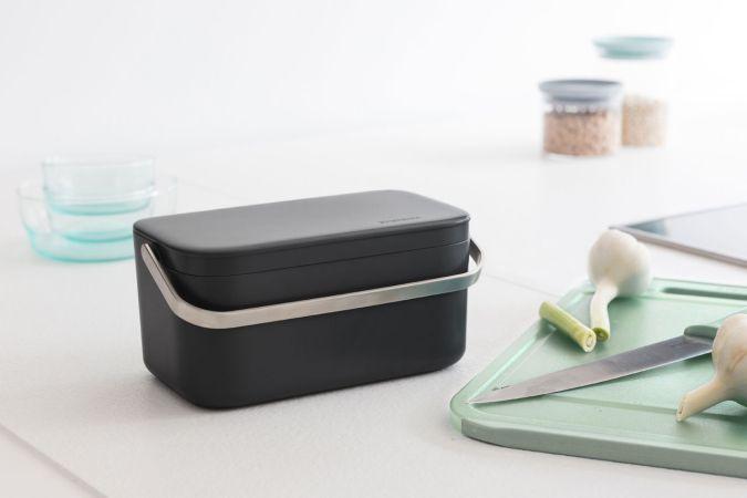 Poubelle composteur de cuisine avec grande poignée en acier inoxydable - Modèle de table de 1.8 litres - Brabantia SinkSide - Dark Grey_3