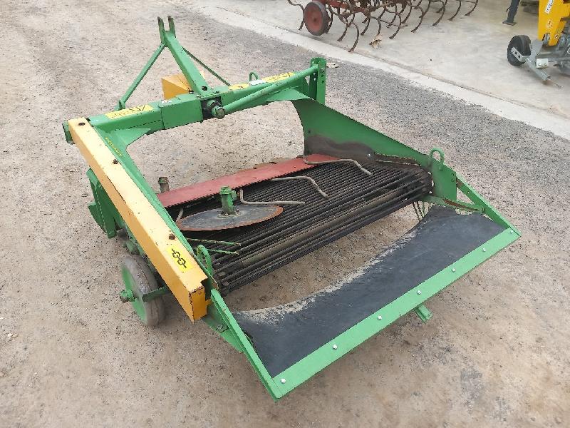 Arracheuse maraîchère/légumière Unia aligneuse Wega - 2 rangs - 1,50m - Occasion 2004_3