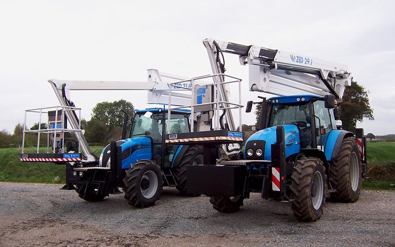 Tracteur nacelle avec commandes électrohydrauliques