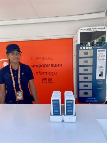 Station chargeur téléphone Blues Ergo - 5 batteries portatives avec câbles tridents (Lightning, Micro-USB, USB-C)_4