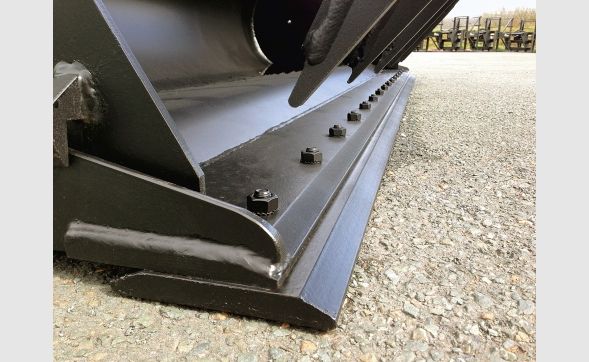 Ghct 600 et 700 TP - Godets multiservices Riman - Poids 360 à 750 kg - Structure renforcée et mâchoire monobloc_3