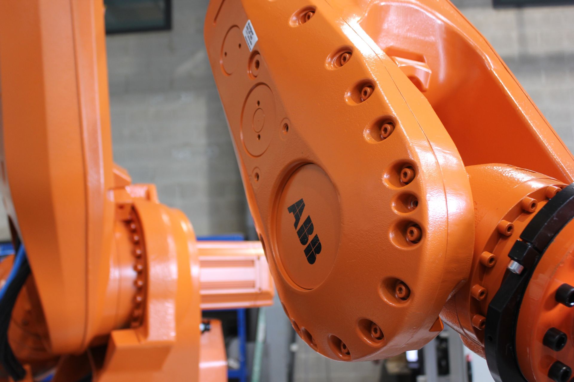 Robot de manutention pour palettes chargées de cartons