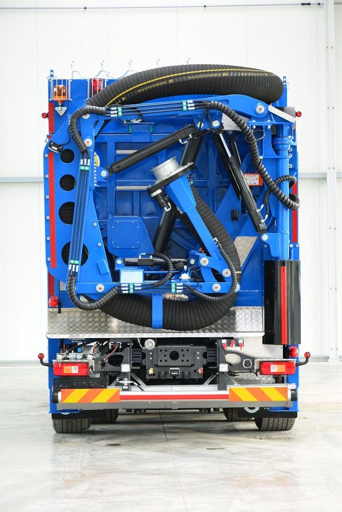 Châssis TRIDEM 8x4 du camion aspirateur Dinotriple