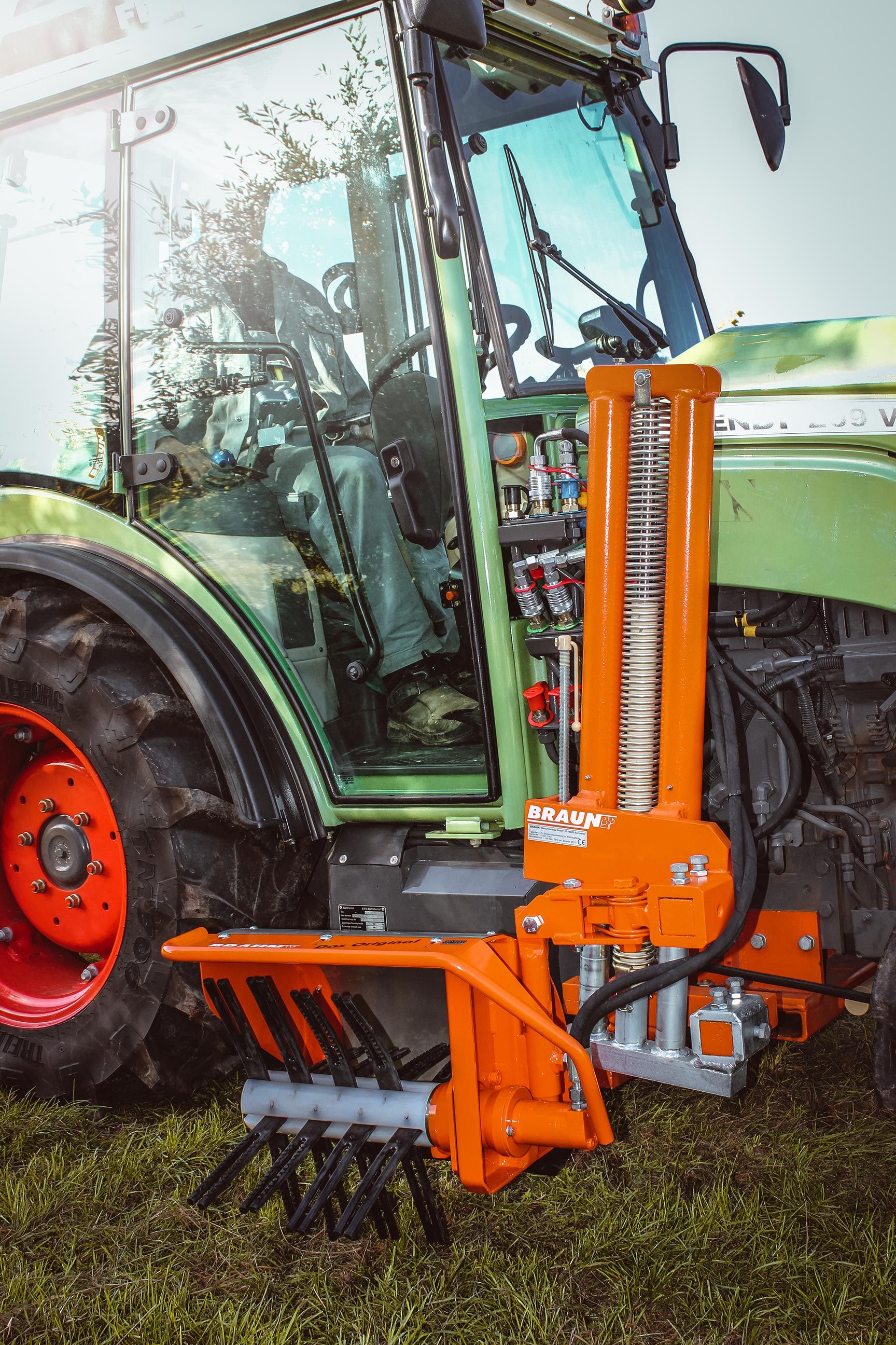 Outil d'entretien des vignes avec système modulaire