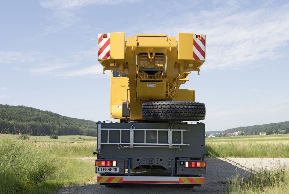 Grue automotrice Liebherr avec vitesse de translation maximale de 85 km/h