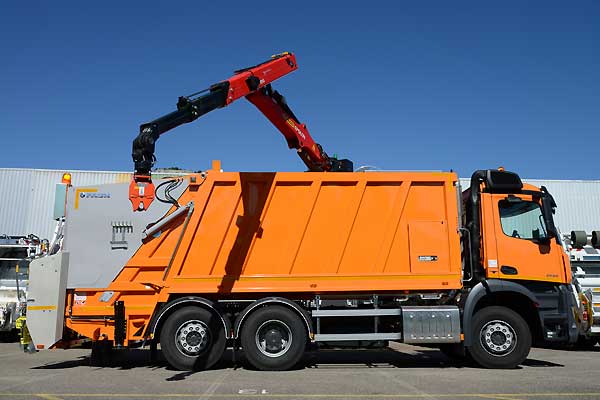Bennes à Ordures Ménagères BOM - TERRANEO - adaptée aux zones rurales - excellente motricité - collecte enterrée et chargement vertical ou traditionnel arrière_3