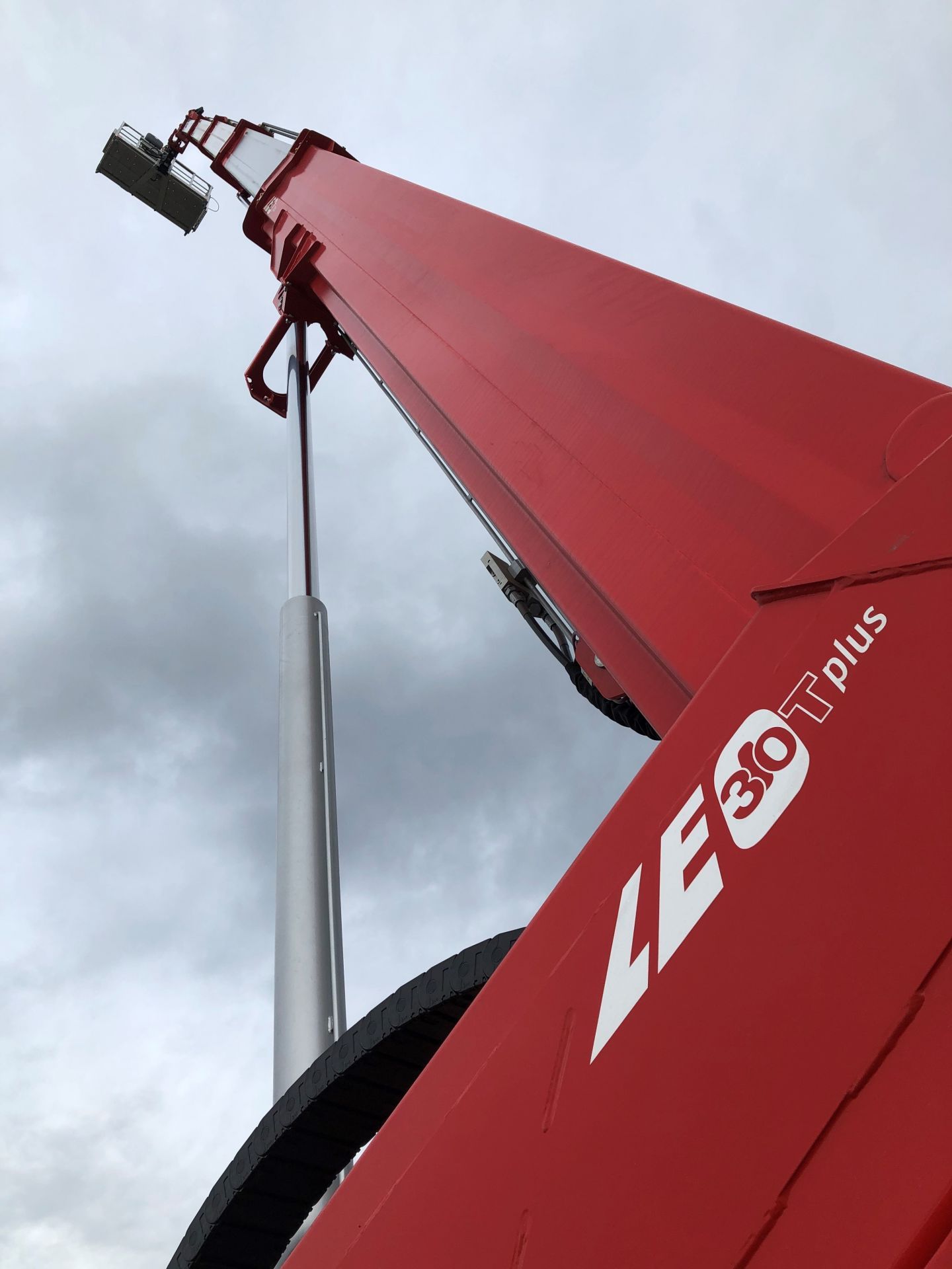 Nacelle araignée avec déport latéral maximal de 17 mètres