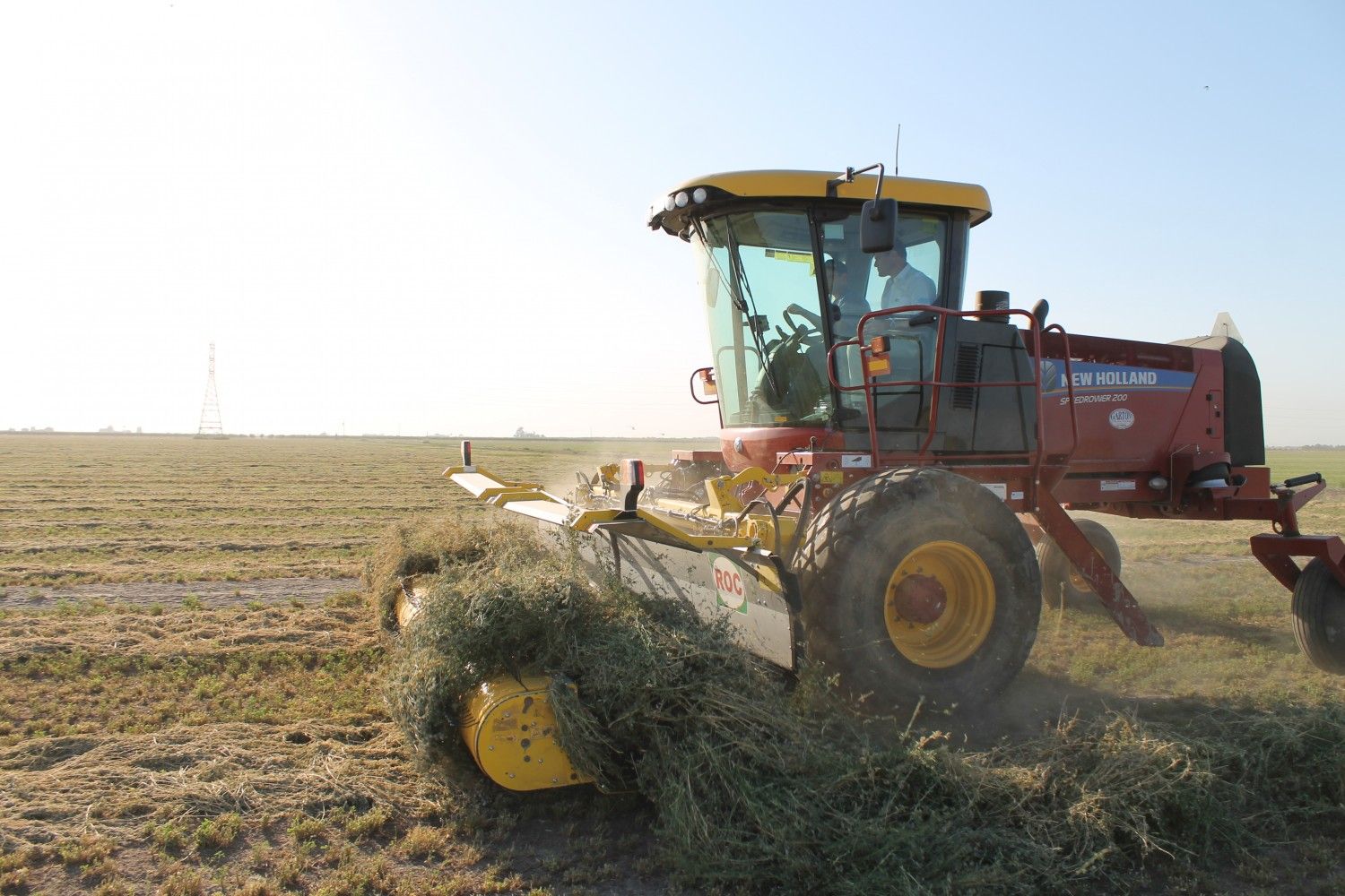 RT 840 - Andaineur à tapis ROC SRL - largeur de travail variable de 5,9 m à 8,35 m avec double balancier hydraulique_3