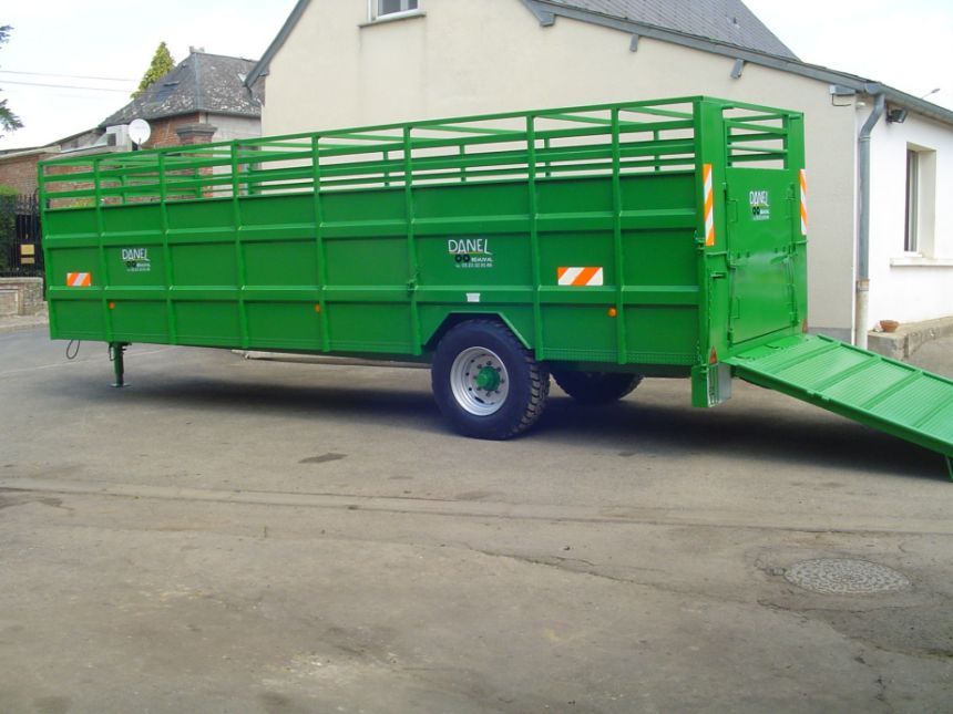 Remorque bétaillère équipée d’un freinage hydraulique