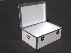 Fabrication de valise sur mesure - profils aluminium anodisés et panneaux polypropylène alvéolaire_3