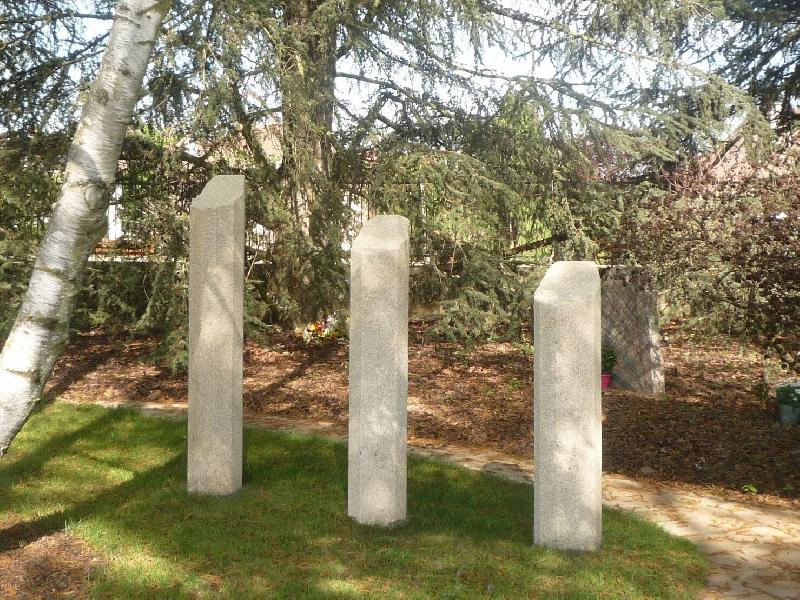 Colonne du Souvenir pour Plaques Nominatives - Structure verticale et élégante - Pour les communes moyennes à grandes_3