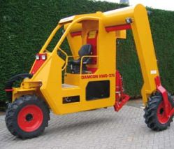 Tracteur enjambeur 3 roues - Damcon Multitrike - adapté aux cultures en lignes étroites_3