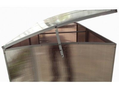 Structure en acier gris anthracite avec panneaux en polycarbonate résistant