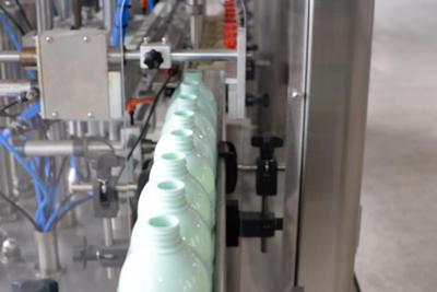 Système de remplissage automatisé avec têtes d'injection anti-fuite