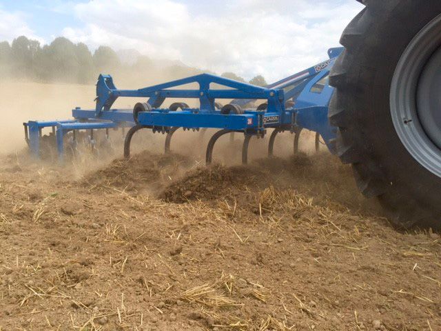 Outil de travail du sol C2M avec dents carré de 35