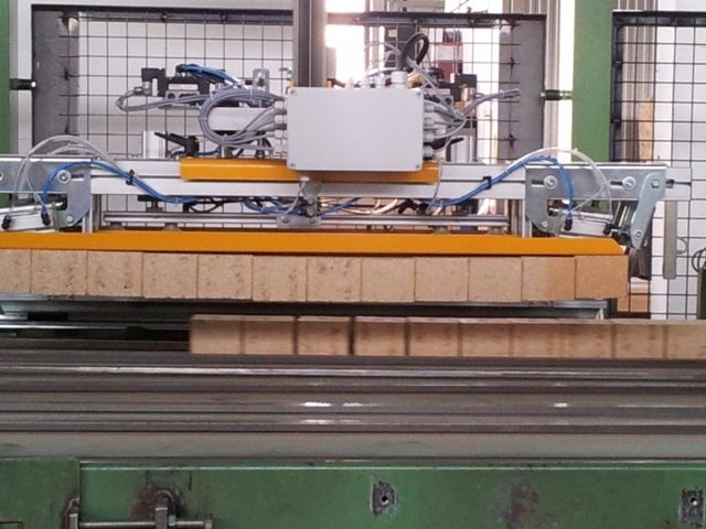 Chargeur automatique blocs comprimés à une seule pince - CATP - Machines pour palettes - Delta_3