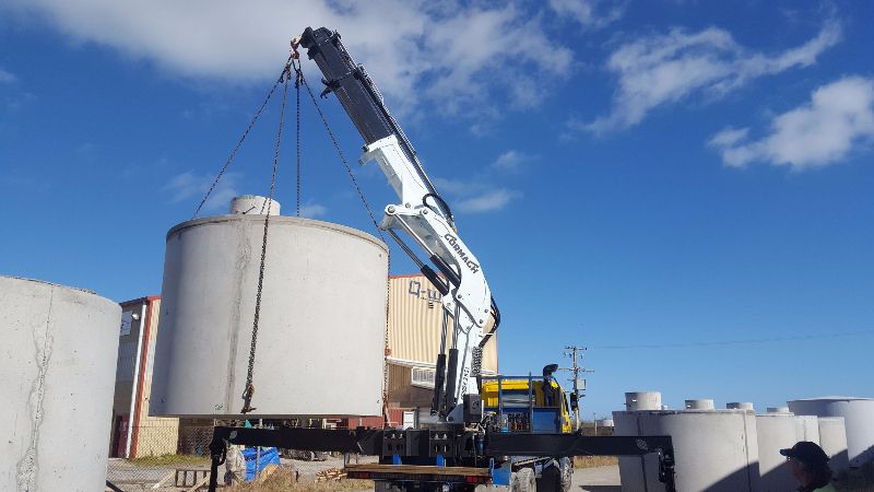 Grue auxiliaire Cormach avec largeur totale des béquilles de 8270 mm