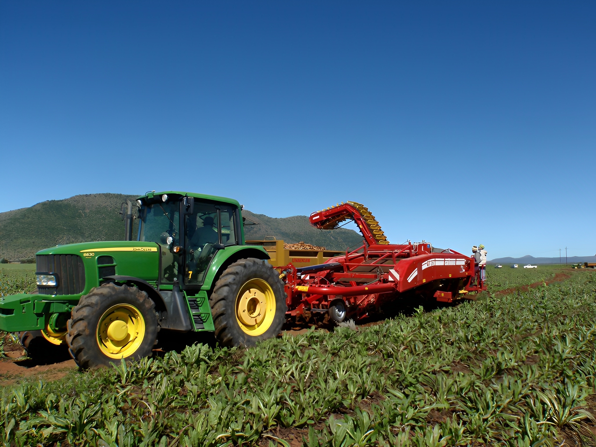 GT 170 Grimme avec table de visite pour quatre opérateurs