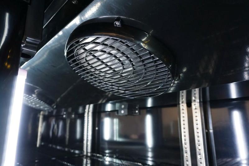 Vitrine réfrigérée murale 4 portes de 2m50 de couleur noire_3