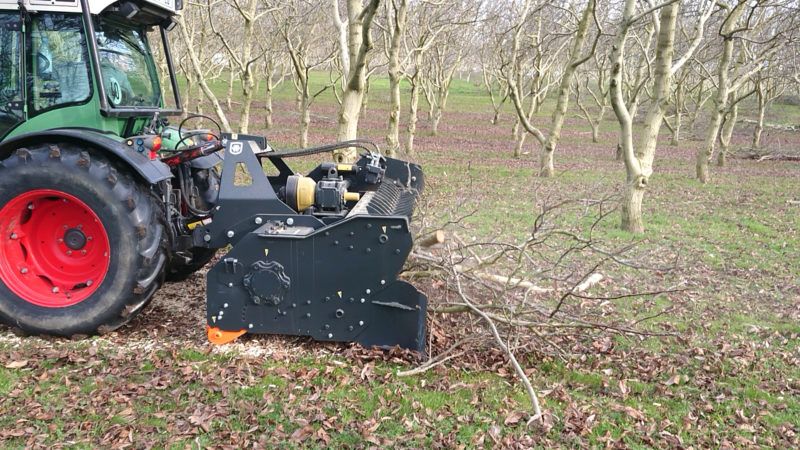 Équipement de broyage forestier avec grande capacité de travail