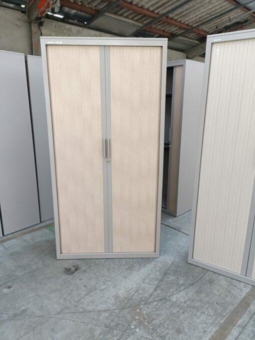 Armoire haute métallique Steelcase d'occasion - 4 étagères réglables - 43x100x198 cm - rideaux coulissants_3