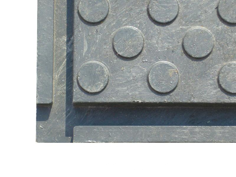 Demi-plaque pour la protection des sols - PVC recyclé, profilée antidérapante, 30 tonnes/m² - Remopla (103)_3