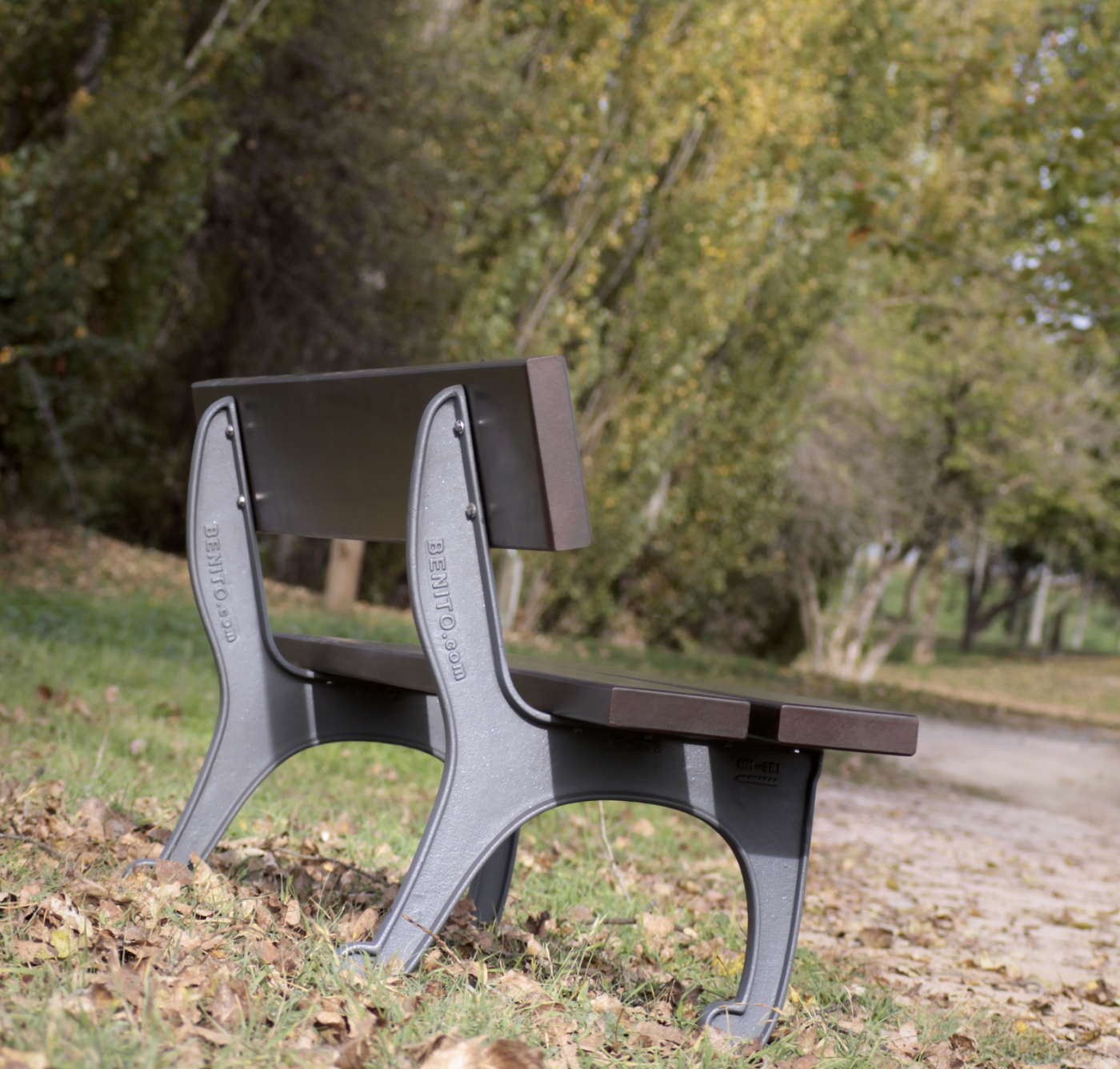 Banc public Cantábrico UM381 - piètement en fonte ductile traité anticorrosion avec lattes en bois tropical_3