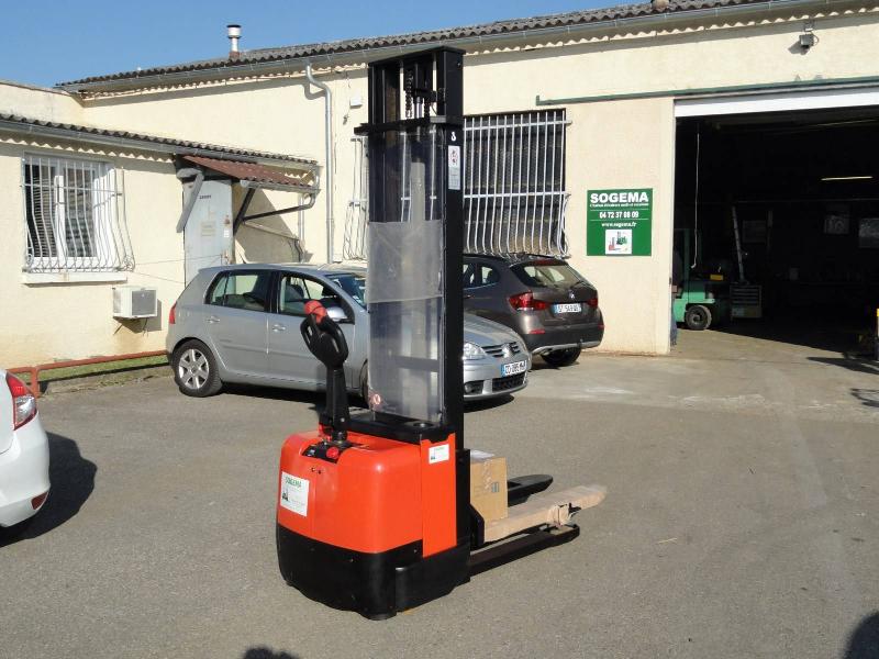 Gerbeur électrique d'occasion - 1000 kg à 2000 kg - Matériel révisé avec batterie neuve ou régénérée_3