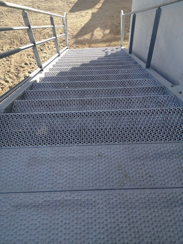 Marches d'escalier en caillebotis pressé Acier Inox Aluminium fabrication standard ou SUR MESURE_3