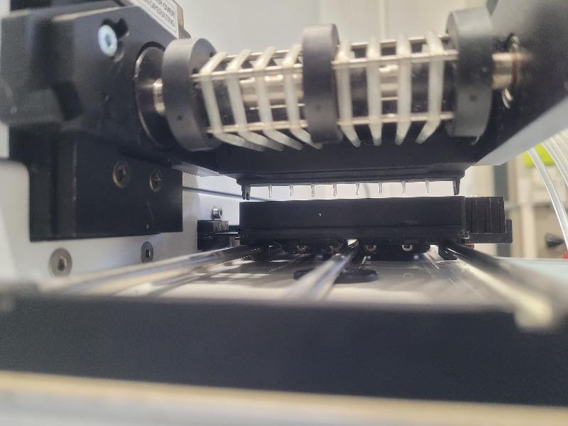 Distributeur de microplaques Thermo Scientific Multidrop 832_3