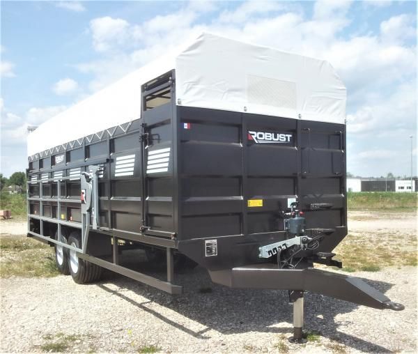 Bétaillère double essieu équipée d’un portillon latéral