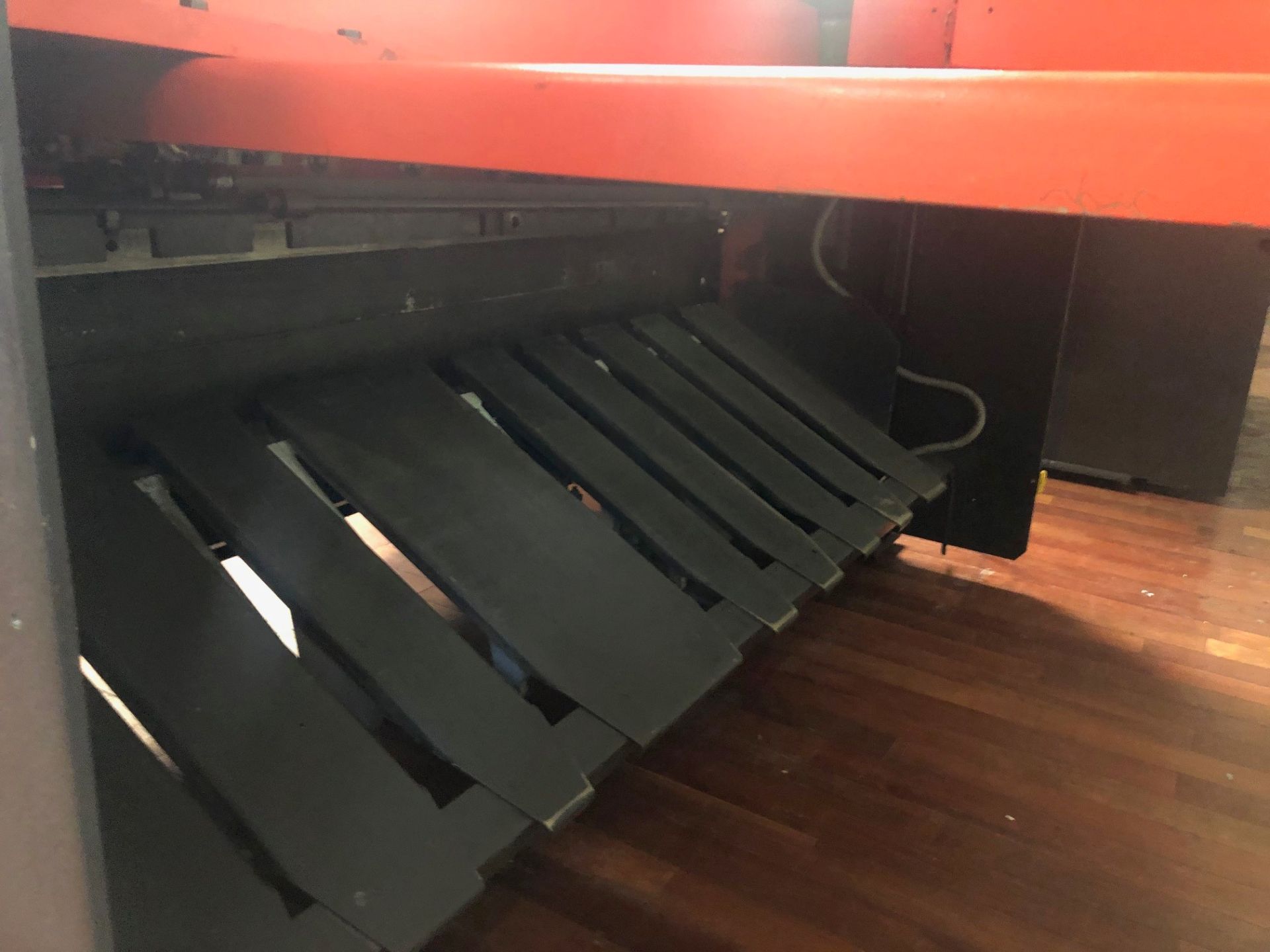 Cisaille professionnelle AMADA GPS 425 avec précision