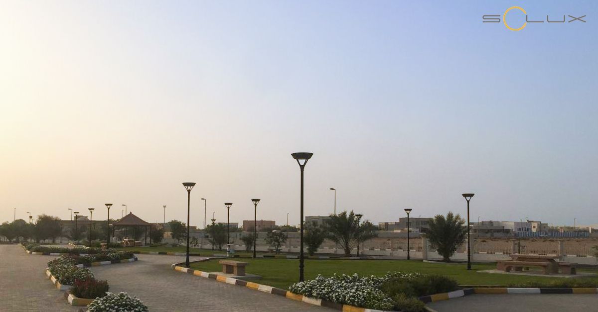 Luminaire d'éclairage public 3920 lumens 20 w pour zones d'activités commerciales et industrielles, gares routières, aire de repos, abribus - konos_3