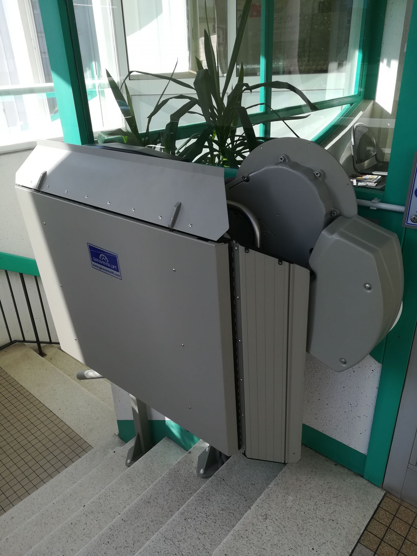 Plateforme monte-esacliers (pour escaliers tournants) artira_3