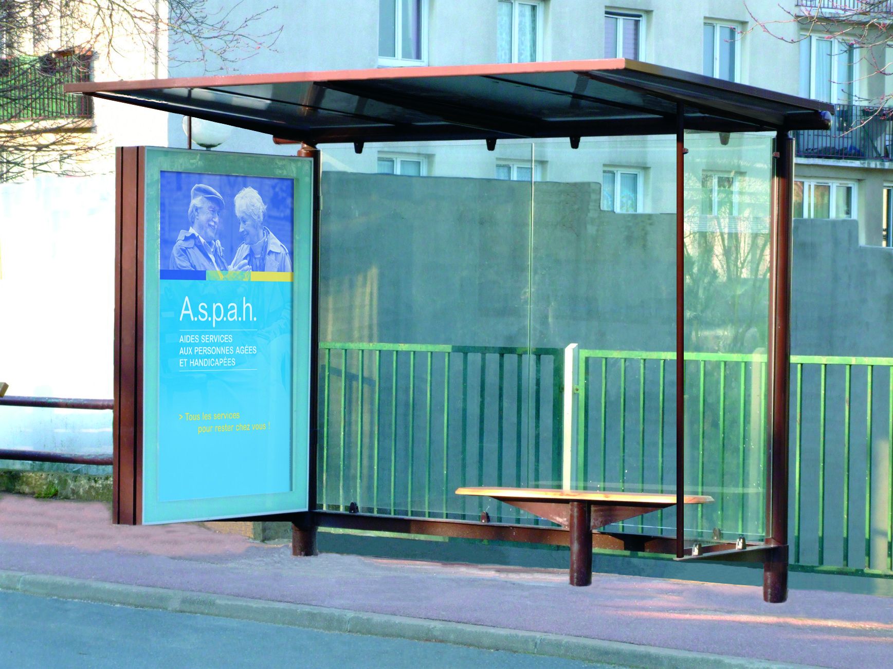 Abri de transport public avec toit anti-UV