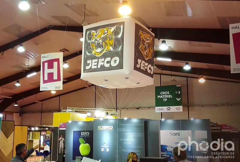 Cube publicitaire gonflé à l'hélium en PVC - personnalisable avec marques, logos, messages ou images - tailles sur mesure_3