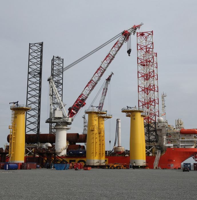 Bos 45000 - Grue portuaire offshore Liebherr - Capacité de levage max 1 400 tonnes - Portée 102 m_3