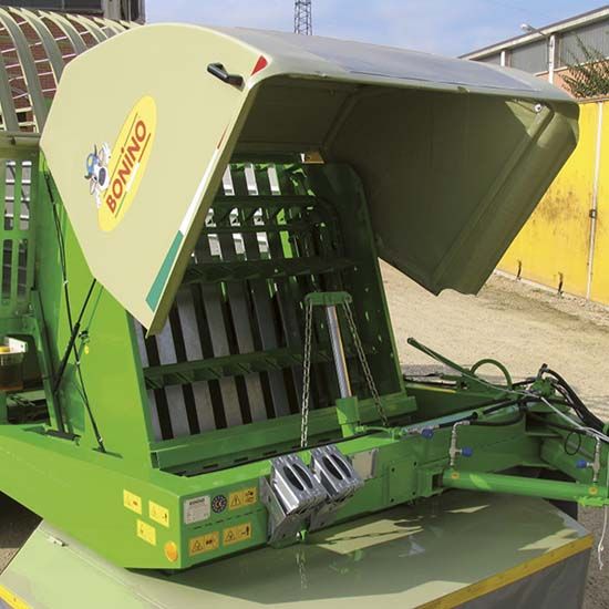 Machine agricole Bonino équipée d’un boîtier de commande électrique