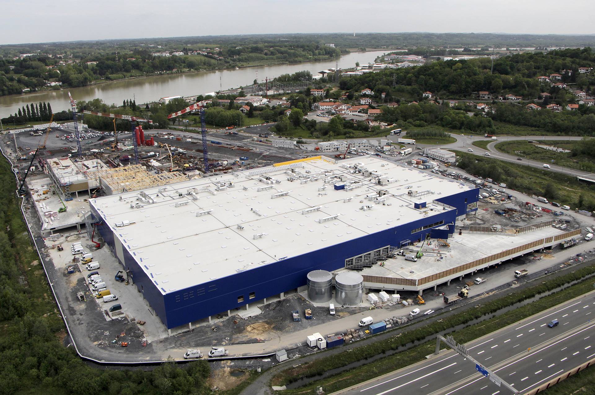 Deux réservoirs incendie de 766 m3 (source B sprinkler) et 889 m3 (source pompier) - FM TANK_3