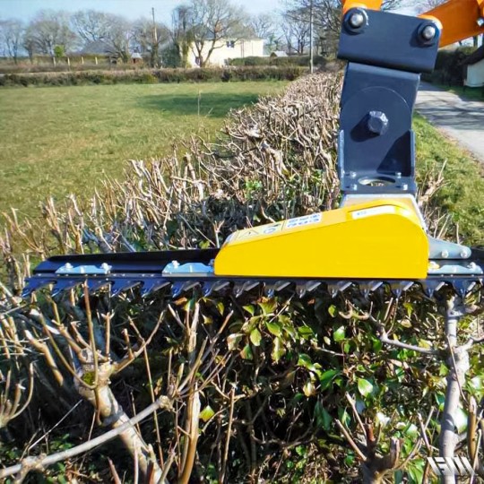 Barre de coupe pour taillage de haies et arbustes