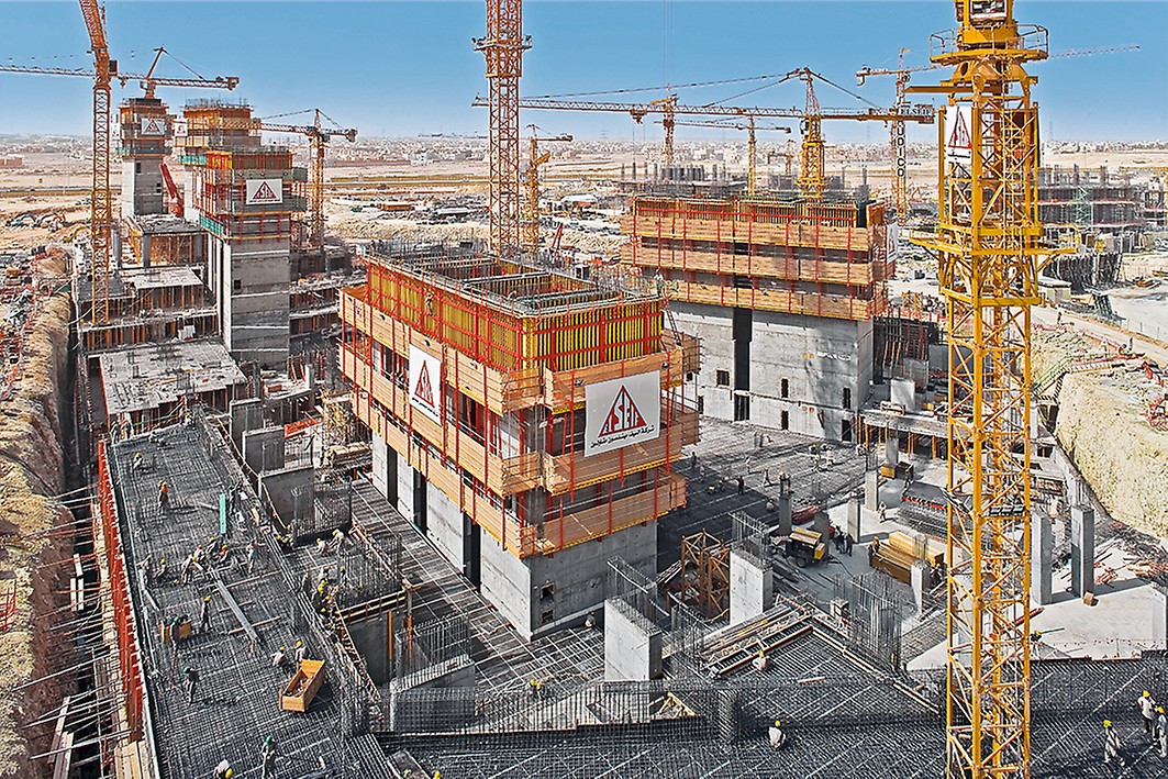 Coffrage de voile flexible équipé de poutrelle treillis GT 24, filières acier SRZ / SRZ / SRU - VARIO GT 24 - PERI SAS_3