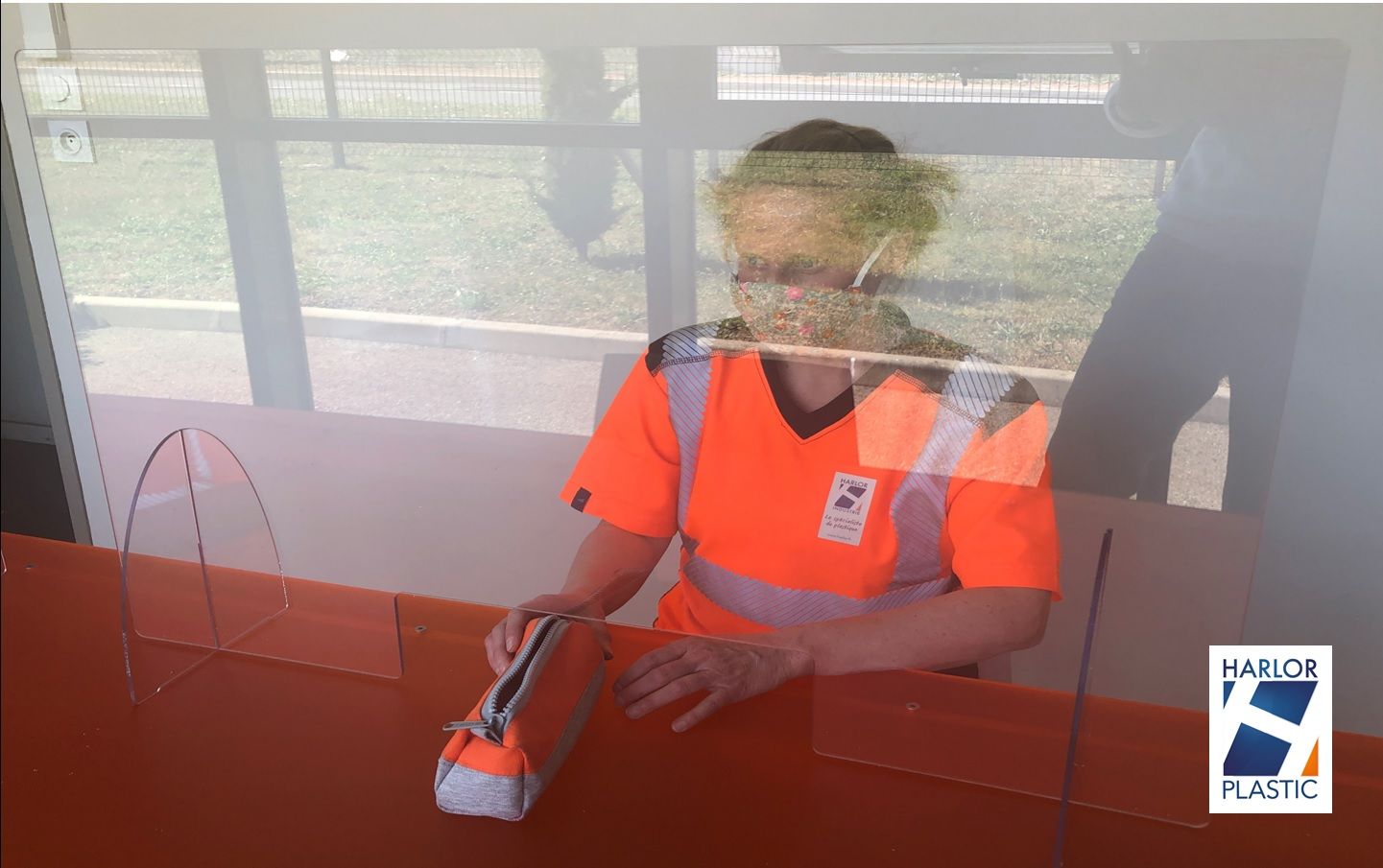 Hygiaphone mobile en plastique - Protection de comptoir en PMMA incolore ou PETG pour commerçants_3