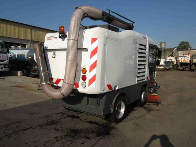 Balayeuse RAVO 545 avec 2939 heures d'utilisation