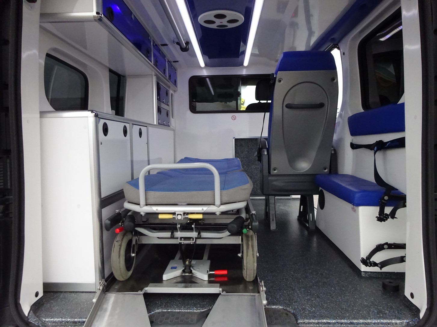 Ambulance renault trafic l1h1 2015 type a1 - occasion_3