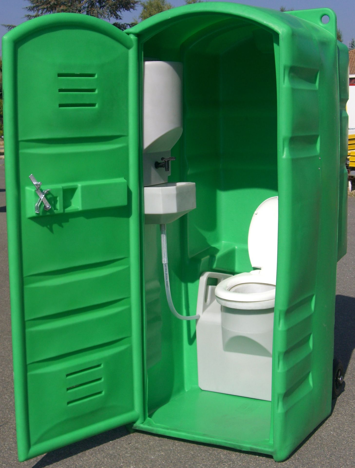 Cabine wc mobile avec anneau de levage intégré