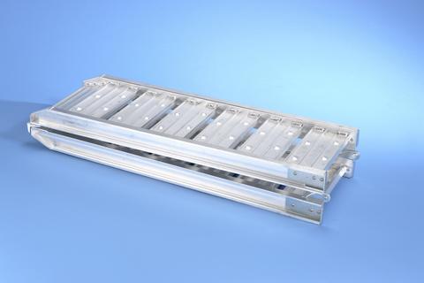 Rampe antidérapante en aluminium pour caissons de transport sur roulettes