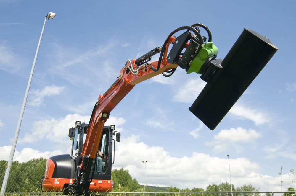 Système d'inclinaison par moteur pour tiltrotator