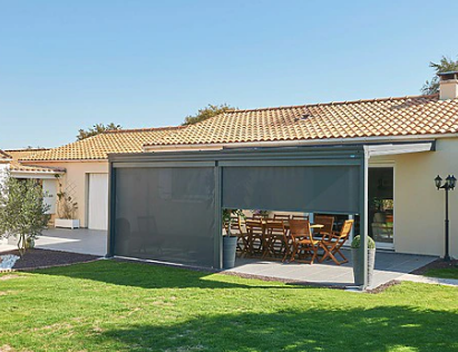 Préau en aluminium modulable avec panneaux occultants PanoRama® et toiles occultantes Roma - évolutif et personnalisable_3