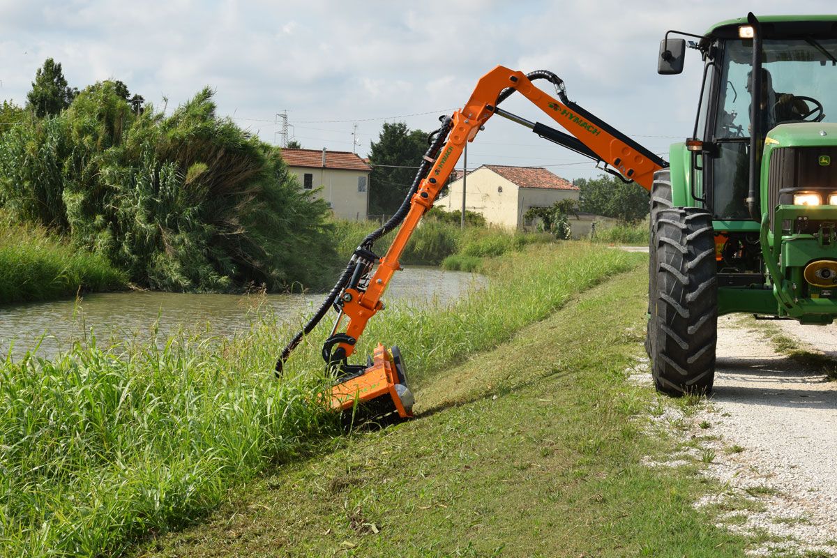 Matériel de tonte avec transmission par courroie pour efficacité accrue
