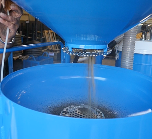 Kit de sablage sans poussière - Par aspiration pneumatique des projections - HELIOS - Réservoir 70L - Adaptable sableuses jusqu'à 8mm à 7 bar_3